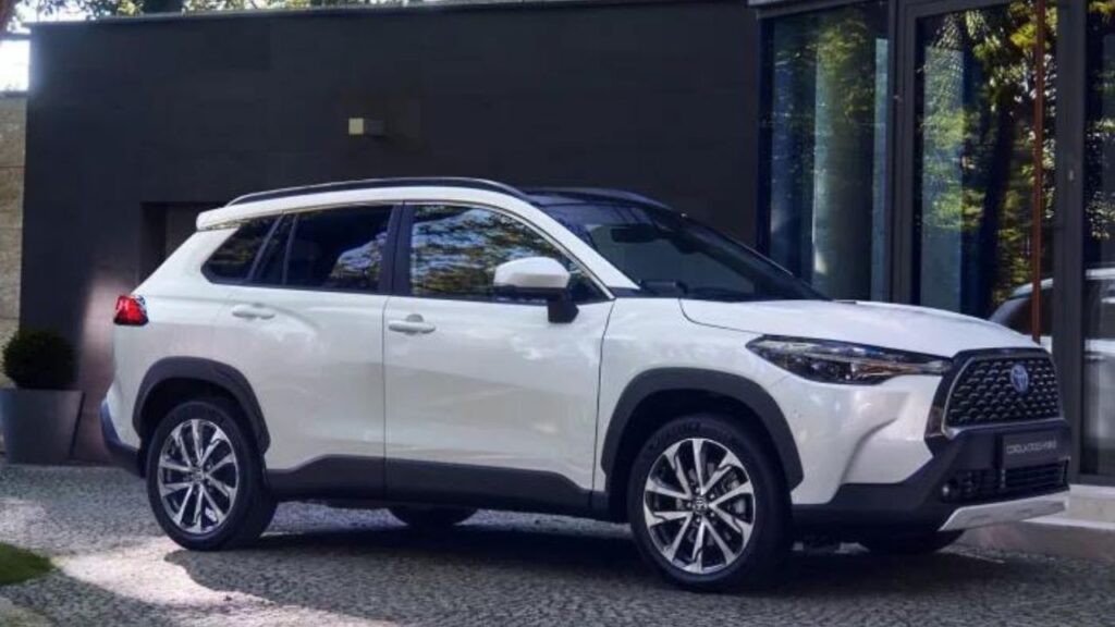 toyota-corollanin-o-modeli-artik-turkiyede-lansmana-ozel-satis-fiyati-dikkat-cekiyor-iste-f-2.jpg