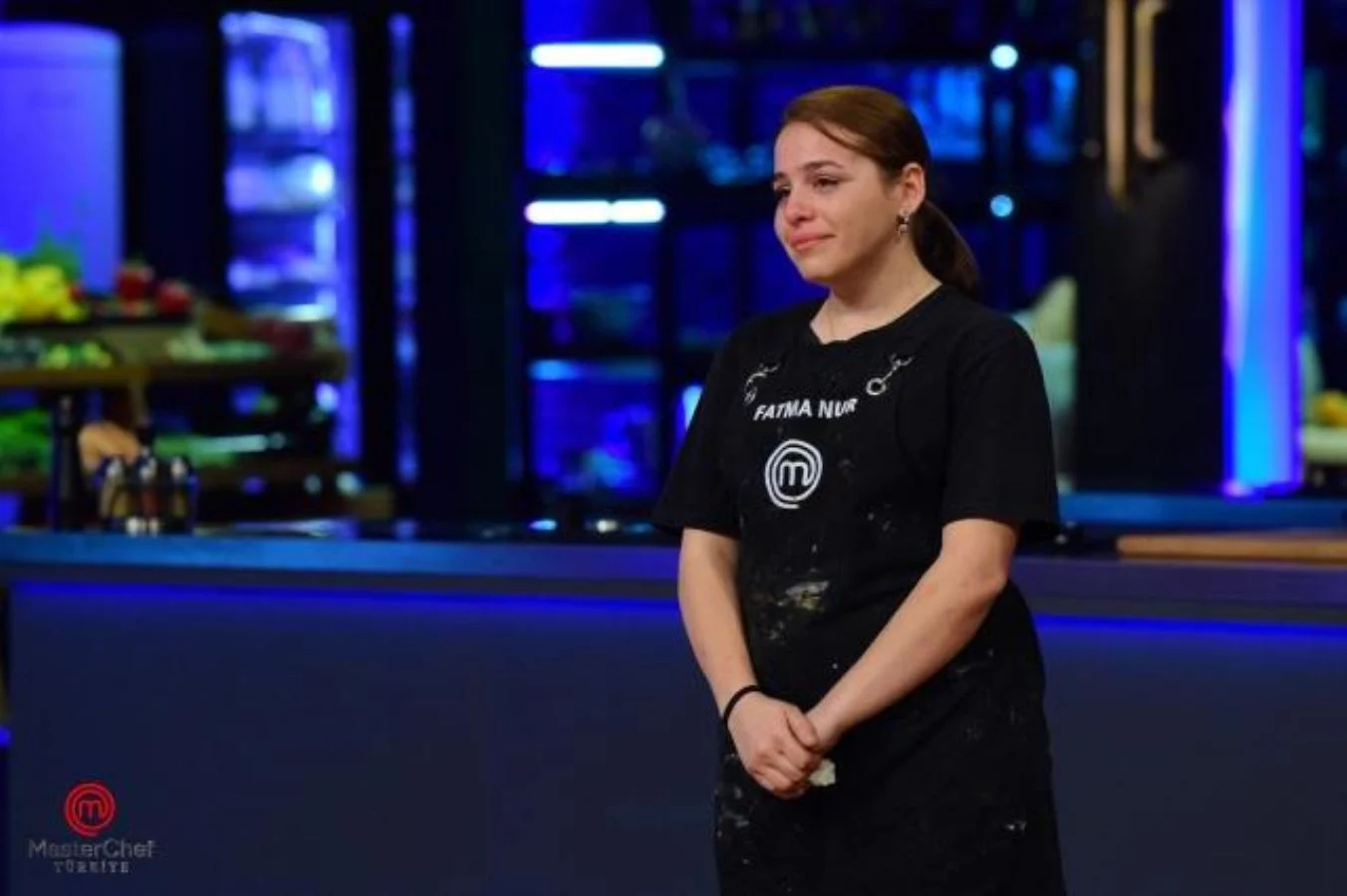masterchef-turkiyenin-eleme-gecesinde-duygusal-anlar-yasandi-fatma-nur-ve-somer-sivrioglu-g.png