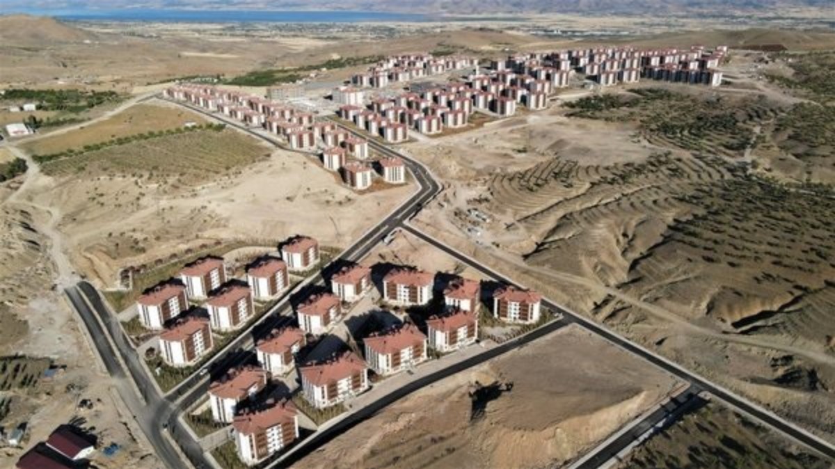 Depremzede vatandaşların konutları Ekim ayında tesim edilecek