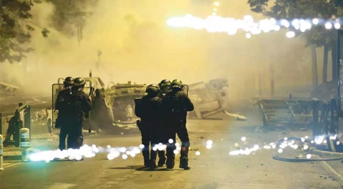 Macron, protestoları yatıştırmak için GIGN komandolarını sahaya indiriyor