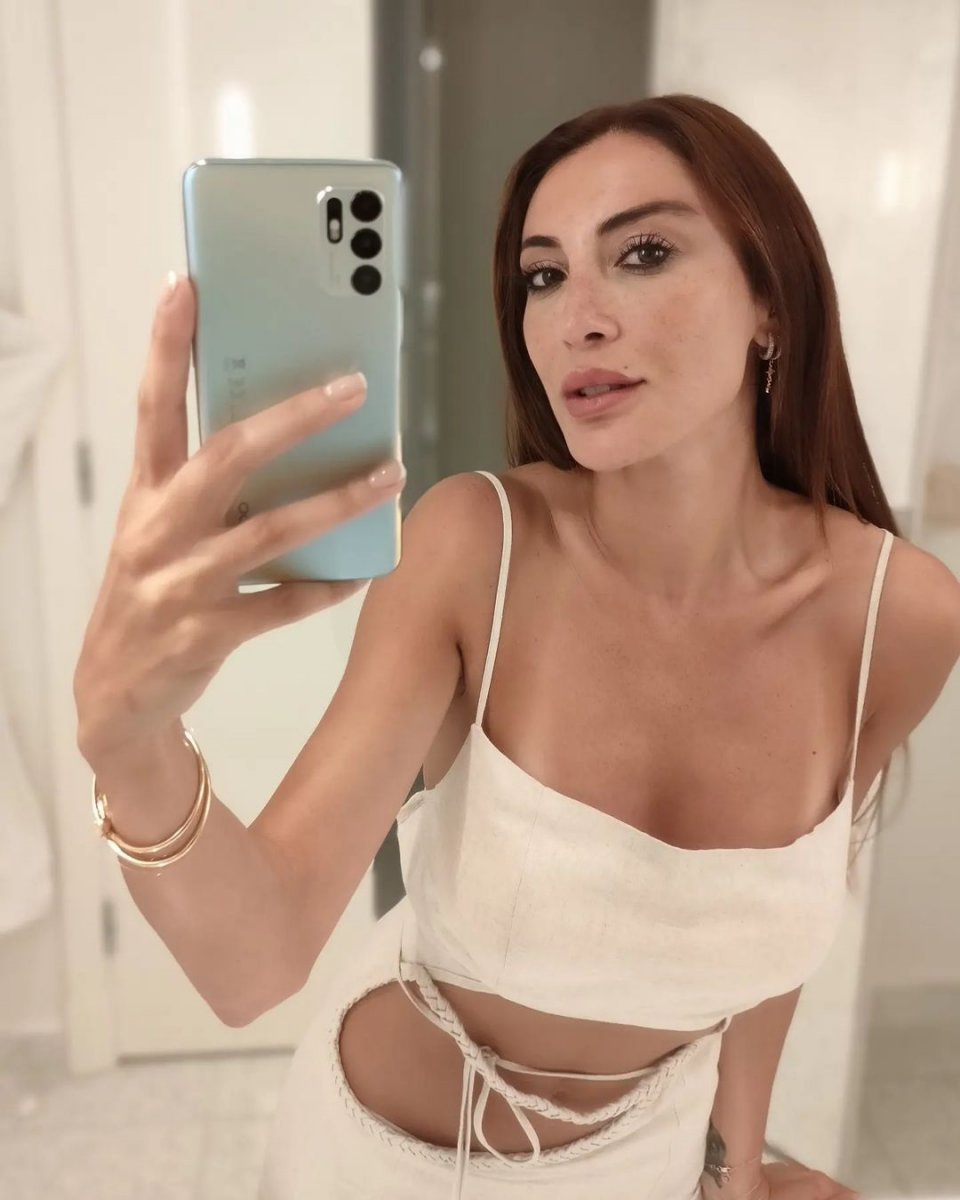 bahar-komiser-merve-oflaz-banyo-fotograflari-4-gursesgzt.jpg