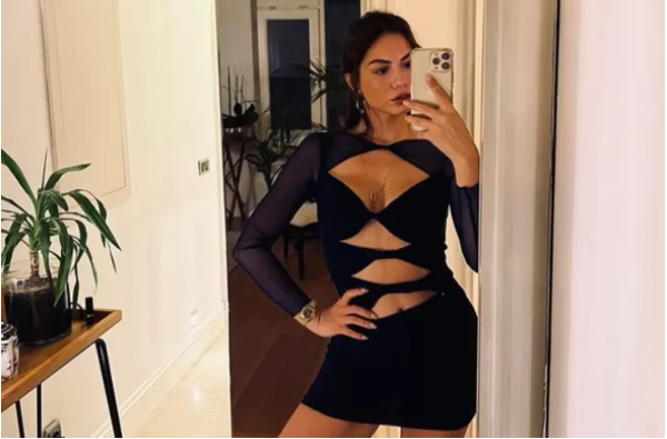 demet-ozdemir-dekolte-elbise.png