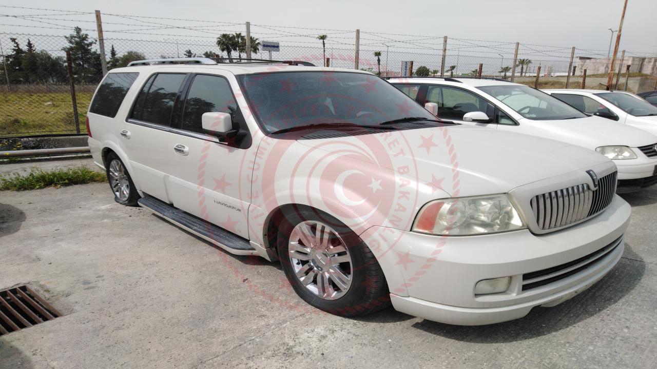 lincoln-navigator-gursesgzt.jpg